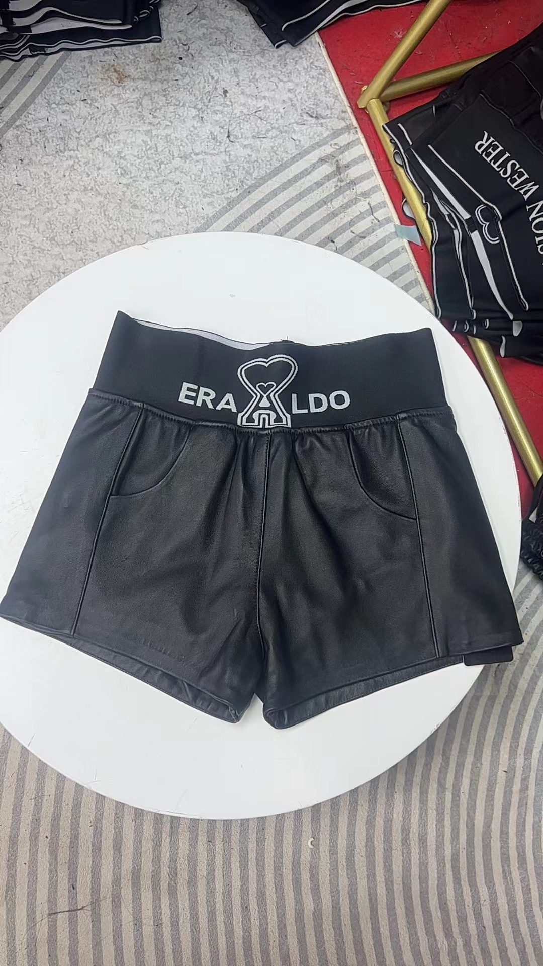 【海宁】真皮绵羊皮高腰运动时尚显瘦休闲裤短裤