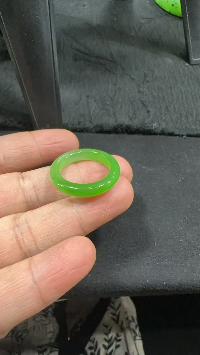 俄碧乌兰乌德苹果绿戒圈没黑点
