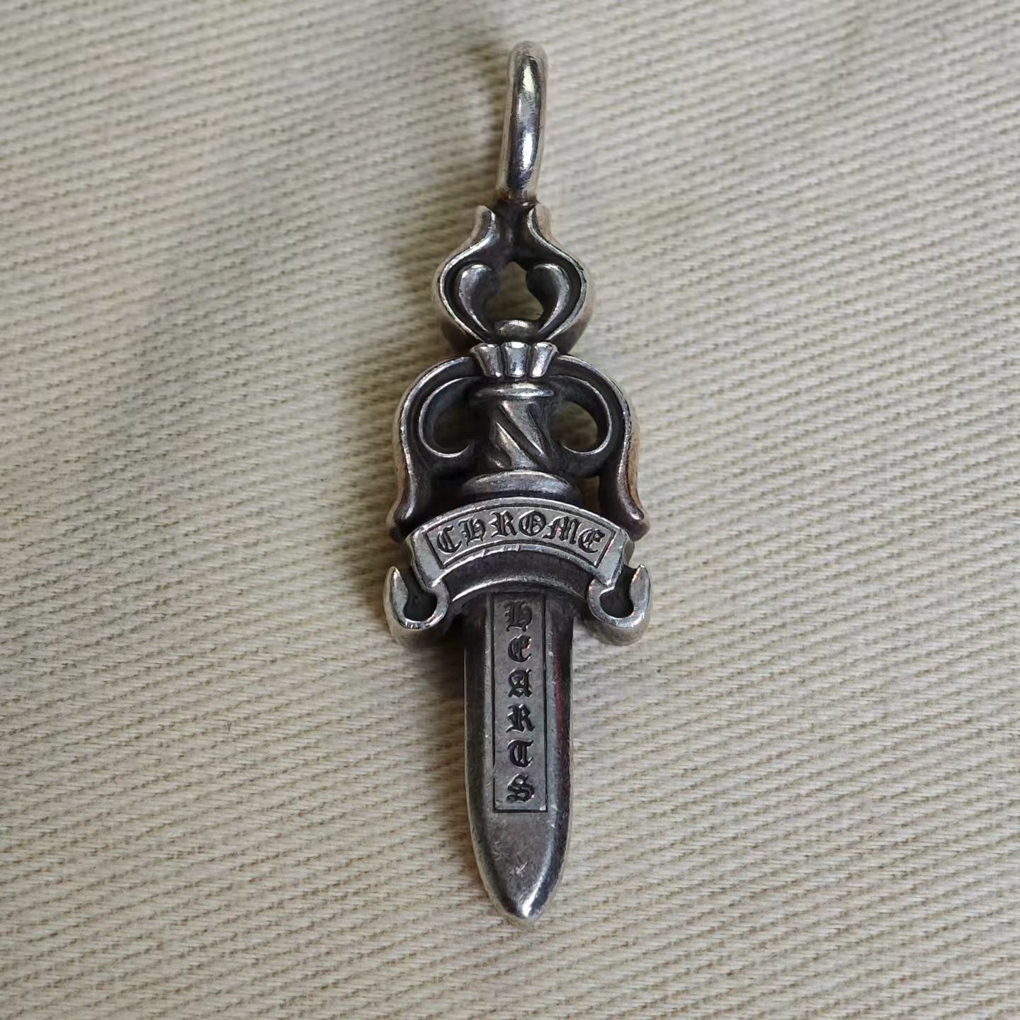 99新 Chrome Hearts/克罗心 时尚/个性/做旧/中号宝剑吊坠