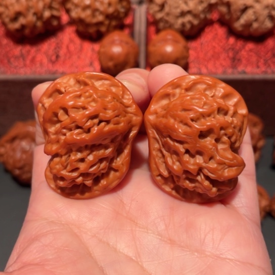 文玩核桃吊坠犀牛望月