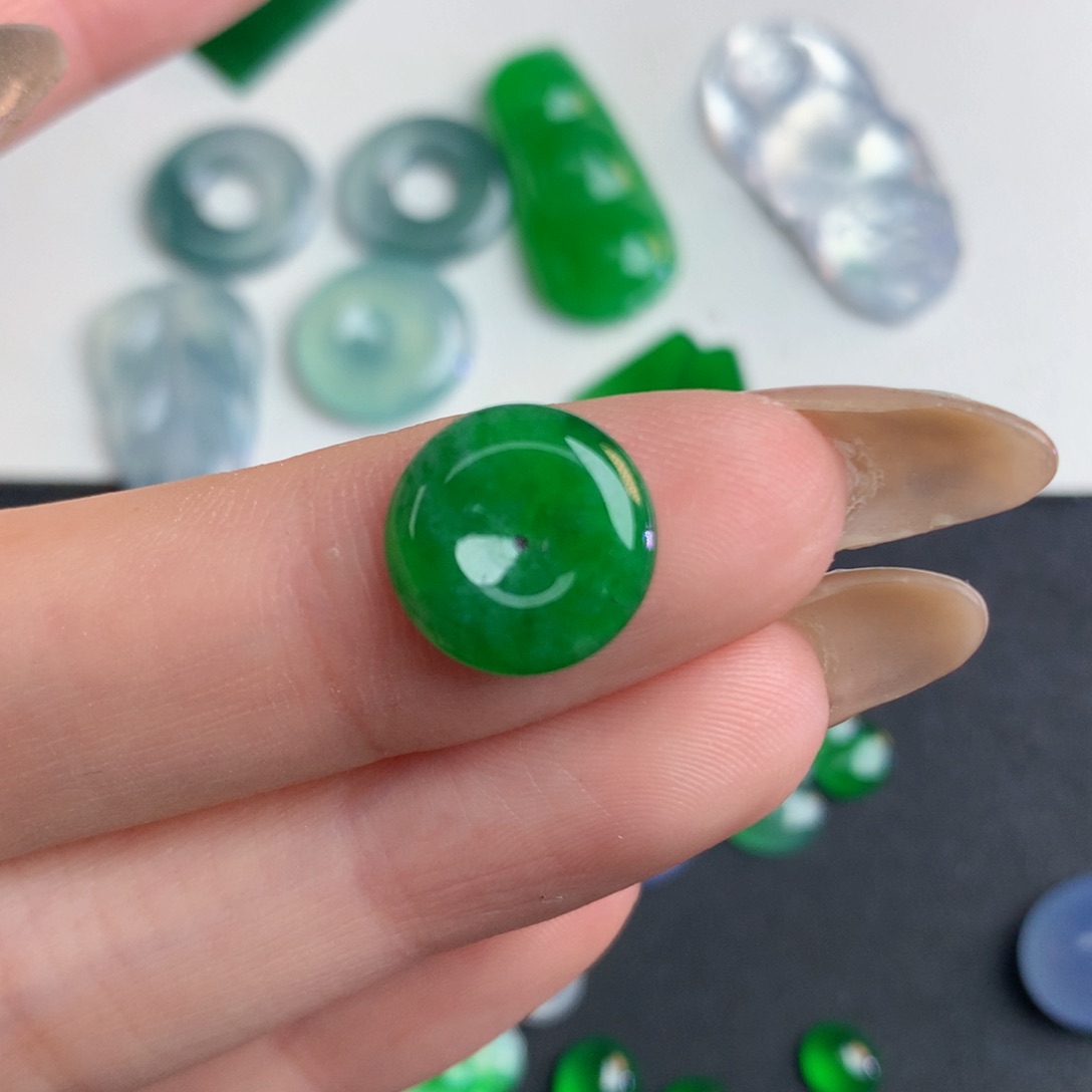 翡翠裸石11.89/2.11平切扣子