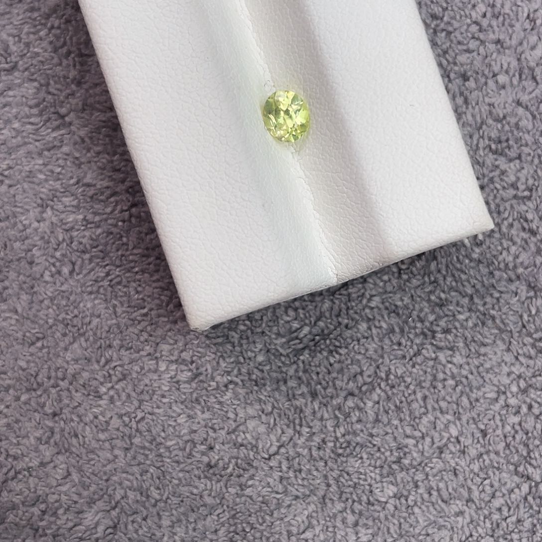 金绿宝石裸石未镶嵌0.57Ct。