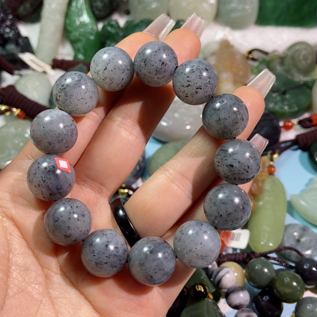 和田玉珠宝半成品未镶嵌滋*章