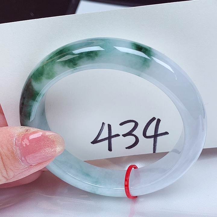 翡翠手镯未镶嵌翡翠