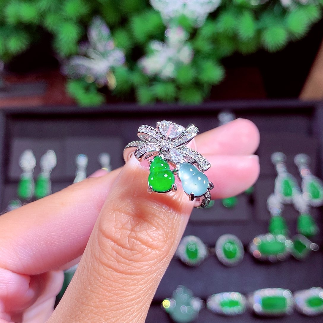 颈饰未镶嵌翡翠天然