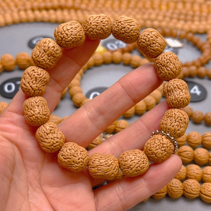 時***菩提籽类桃核手串