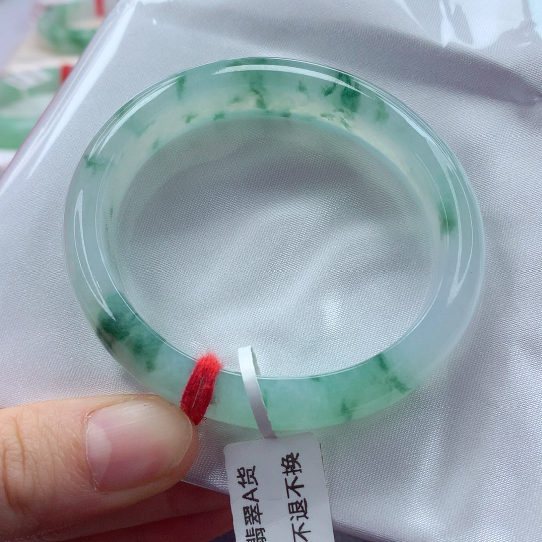 翡翠手镯（贵妃镯）未镶嵌 54.1 完整性高 小小