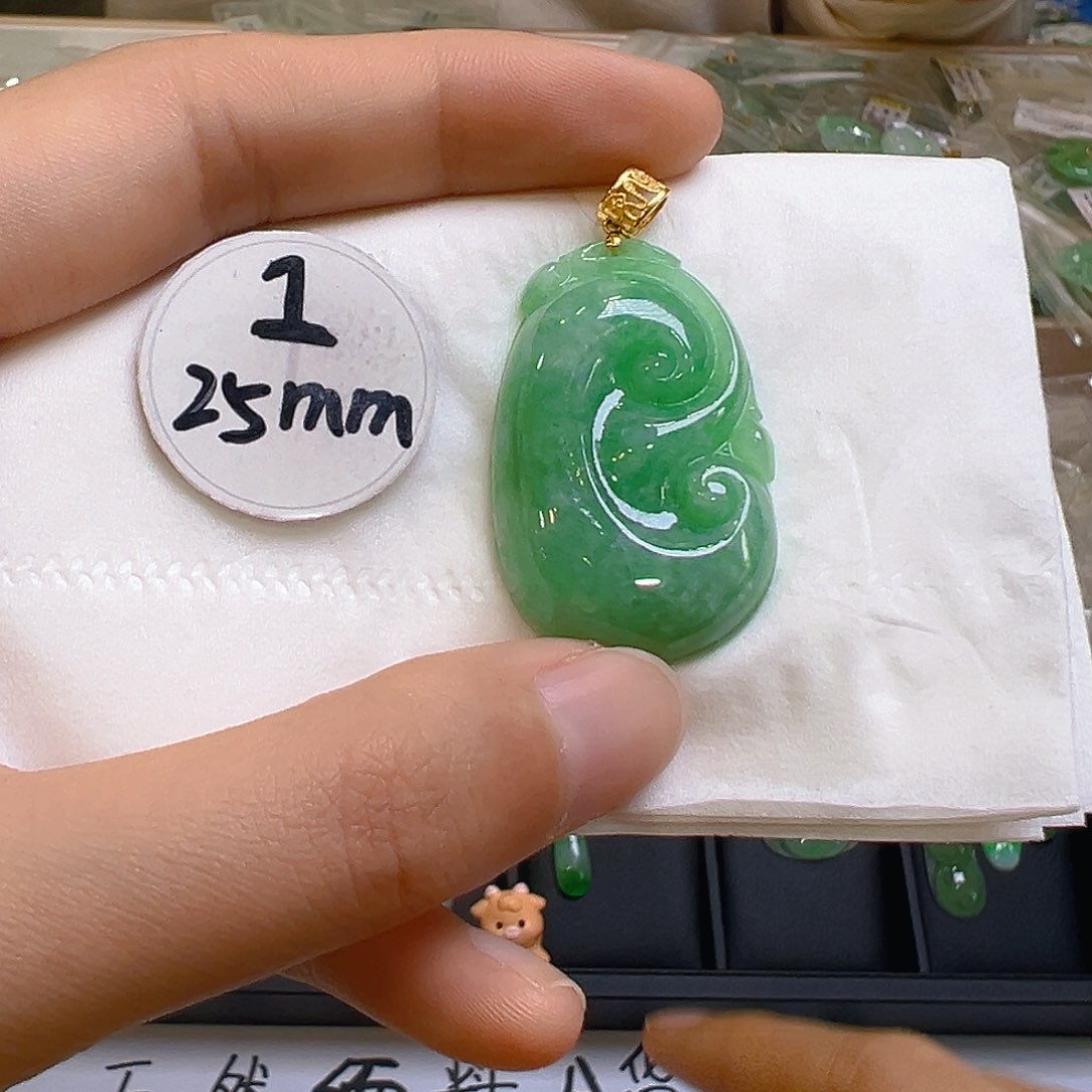 翡翠颈饰18K金镶嵌翡翠