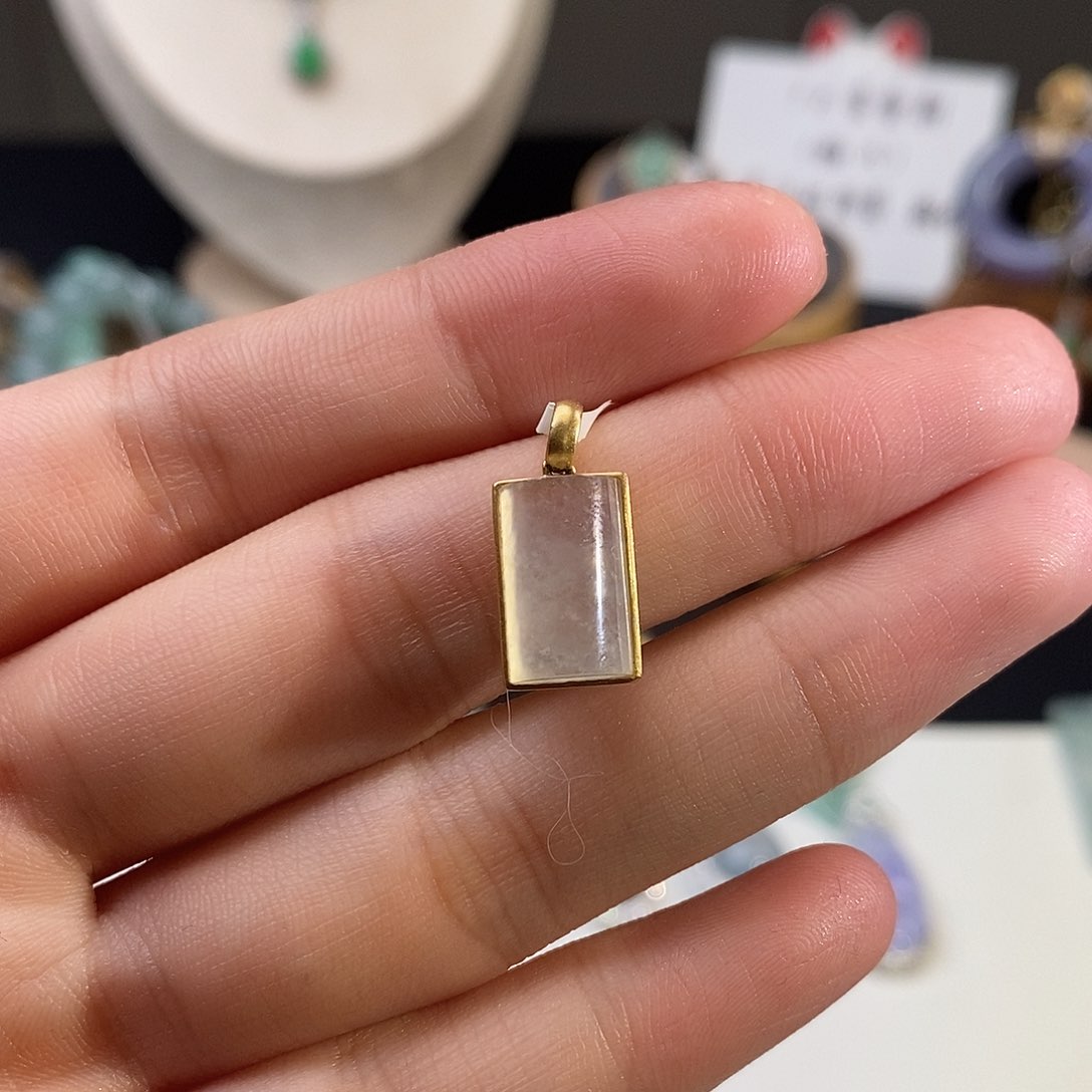 翡翠吊坠(不含链)18K金镶嵌