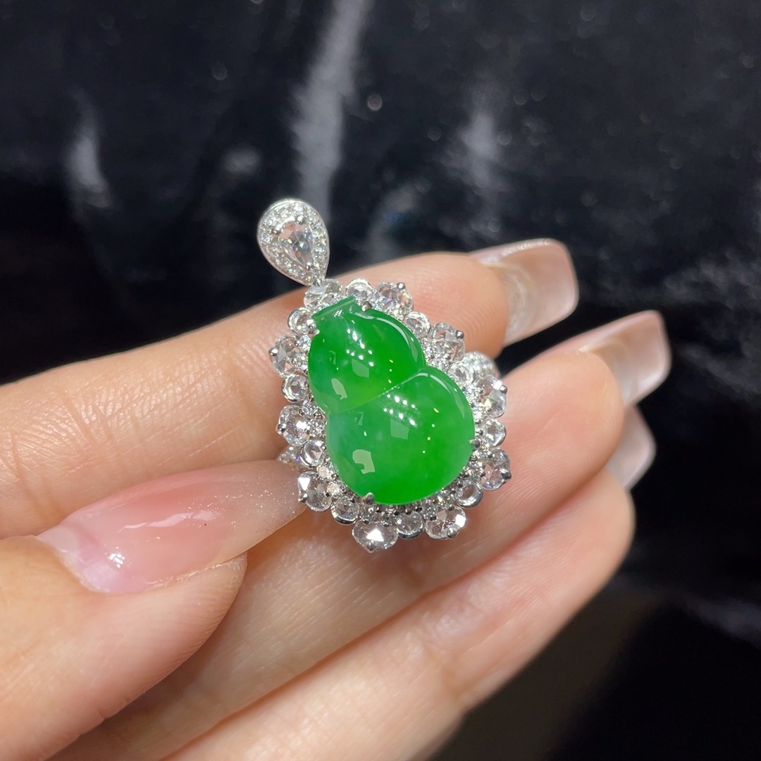 翡翠颈饰18K金镶嵌天然缅甸翡翠