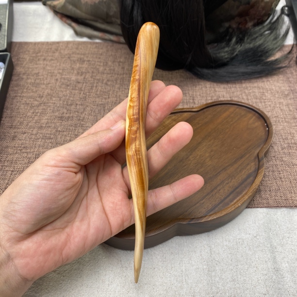 高货18.8厘米太行崖柏干油料双色渐变金丝闪纹青蛇单簪y 80