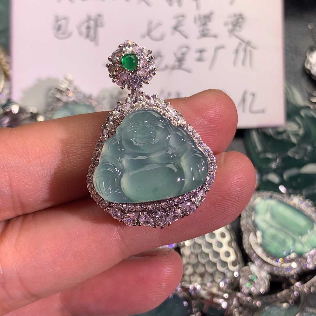 翡翠颈饰未镶嵌佛公