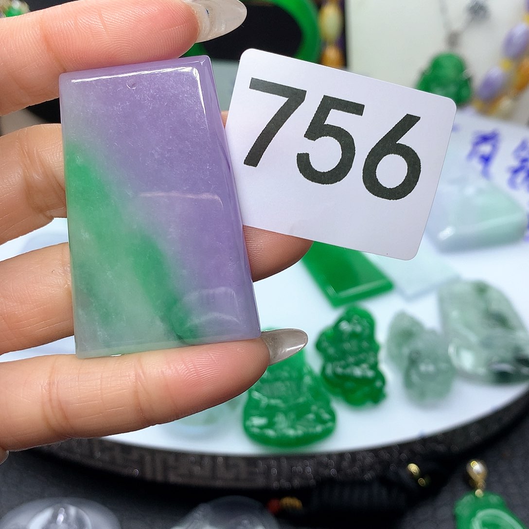 翡翠吊坠(赠链)未镶嵌