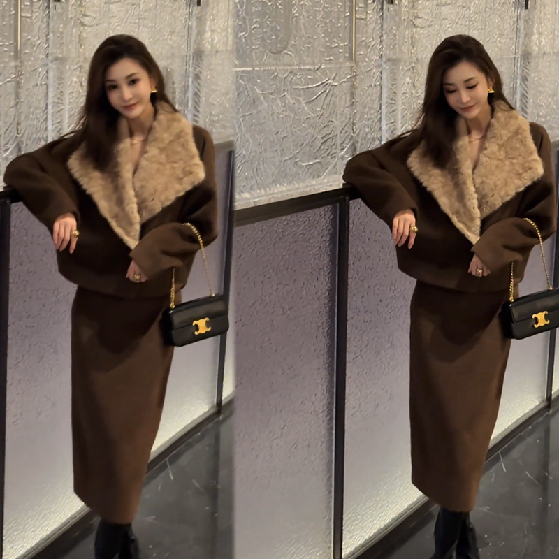 2025秋冬新款时尚显瘦气质网红高档套装女高级百搭宽松大码两件套