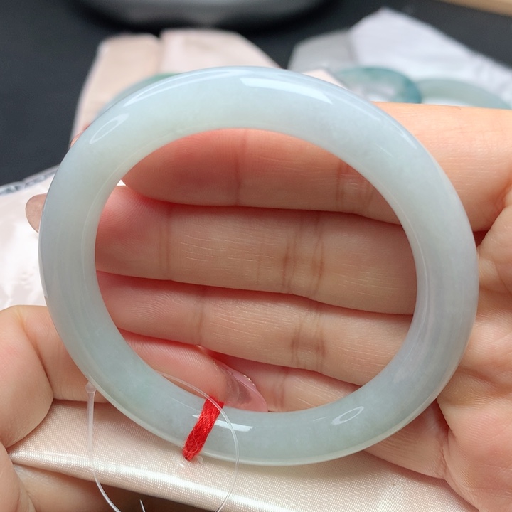 翡翠手镯（圆镯）未镶嵌55555656