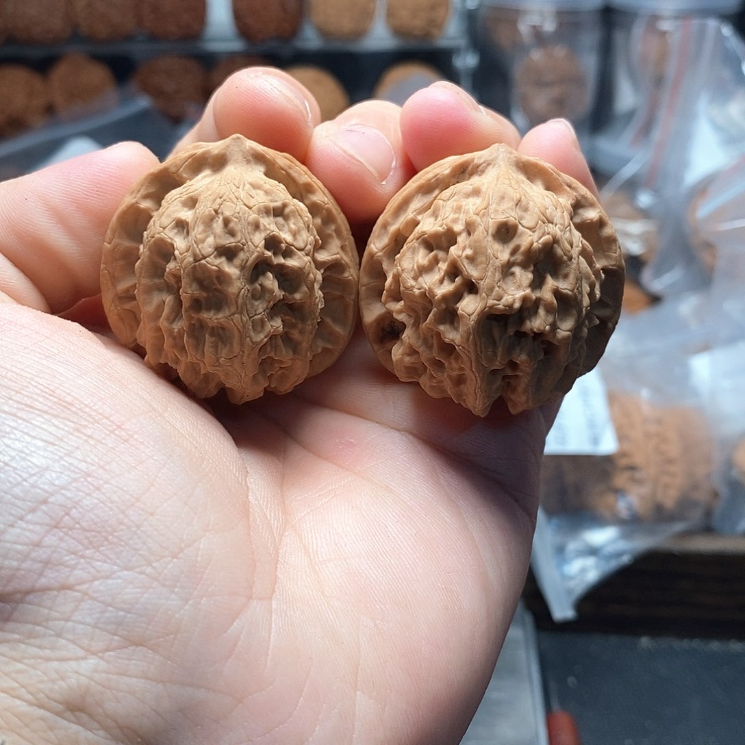 1文玩核桃梨木台39-10