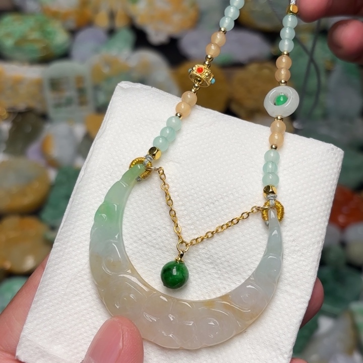 翡翠颈饰未镶嵌吊坠