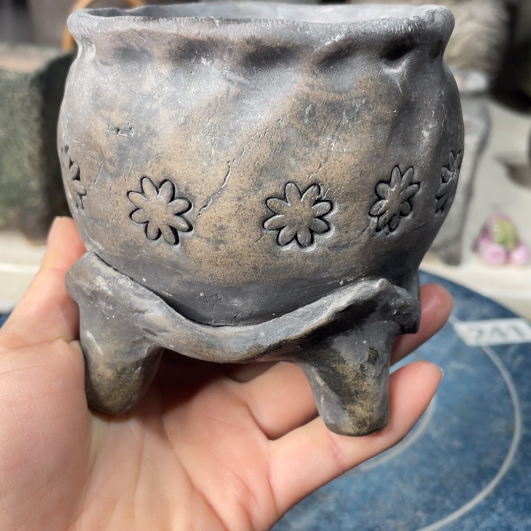 红陶一个人的时候就会想很多