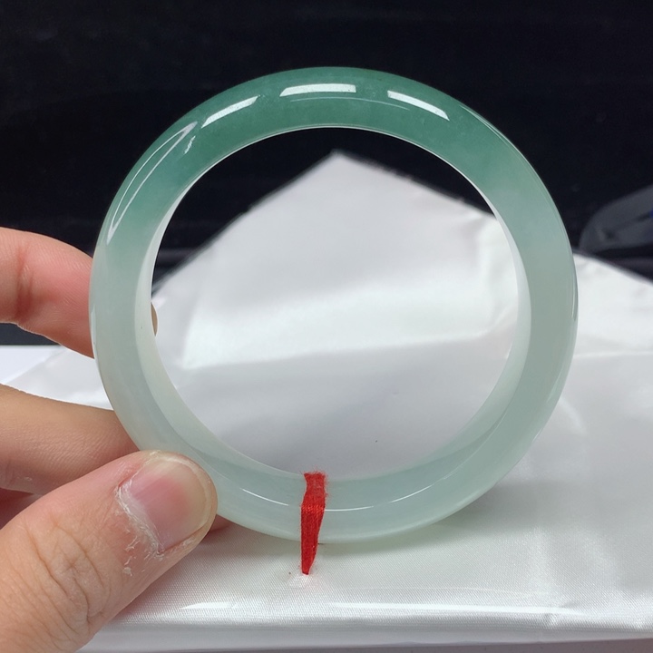 翡翠手镯（圆镯）未镶嵌57.5