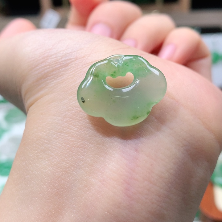 石英质玉未镶嵌颈饰