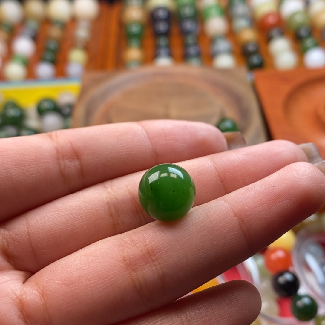 q***程和田玉未镶嵌珠宝半成品福利碧玉单珠z12（有内裂