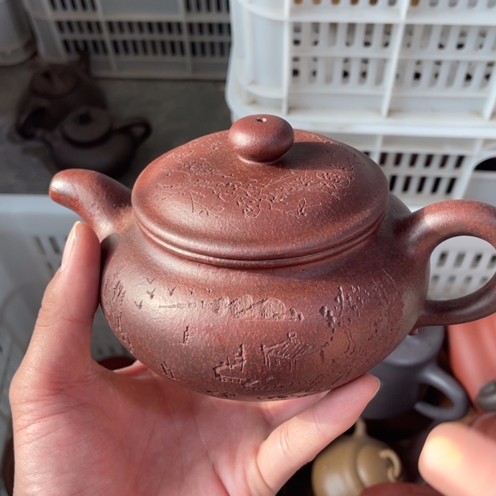 老厂紫砂壶一件。