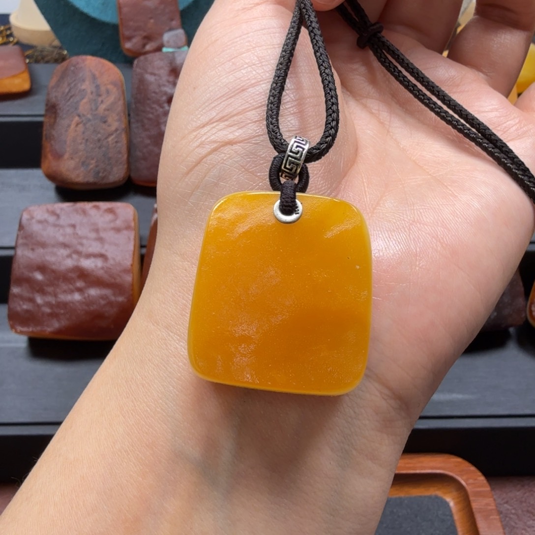 琥珀吊坠(赠链)未镶嵌