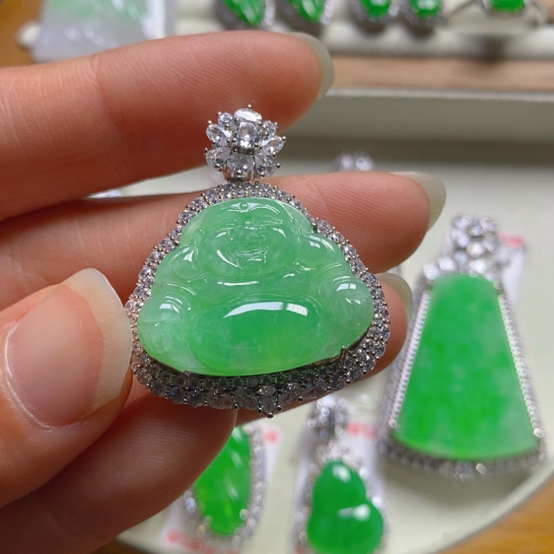 翡翠颈饰银S925镶嵌佛公吊坠