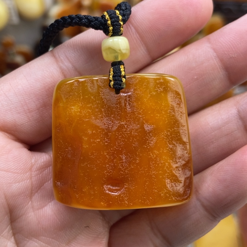【闪购商品】琥珀颈饰未镶嵌
