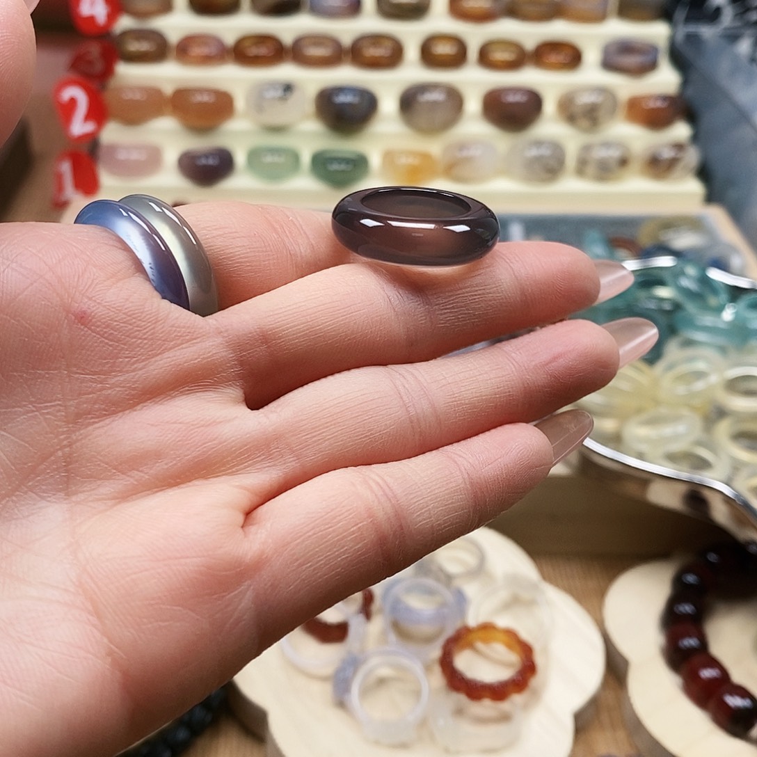 轩***纪玛瑙/玉髓未镶嵌戒指