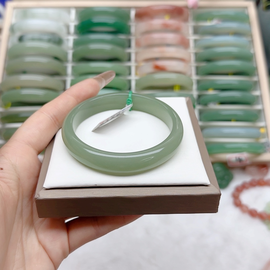 石英质玉手镯未镶嵌58口径