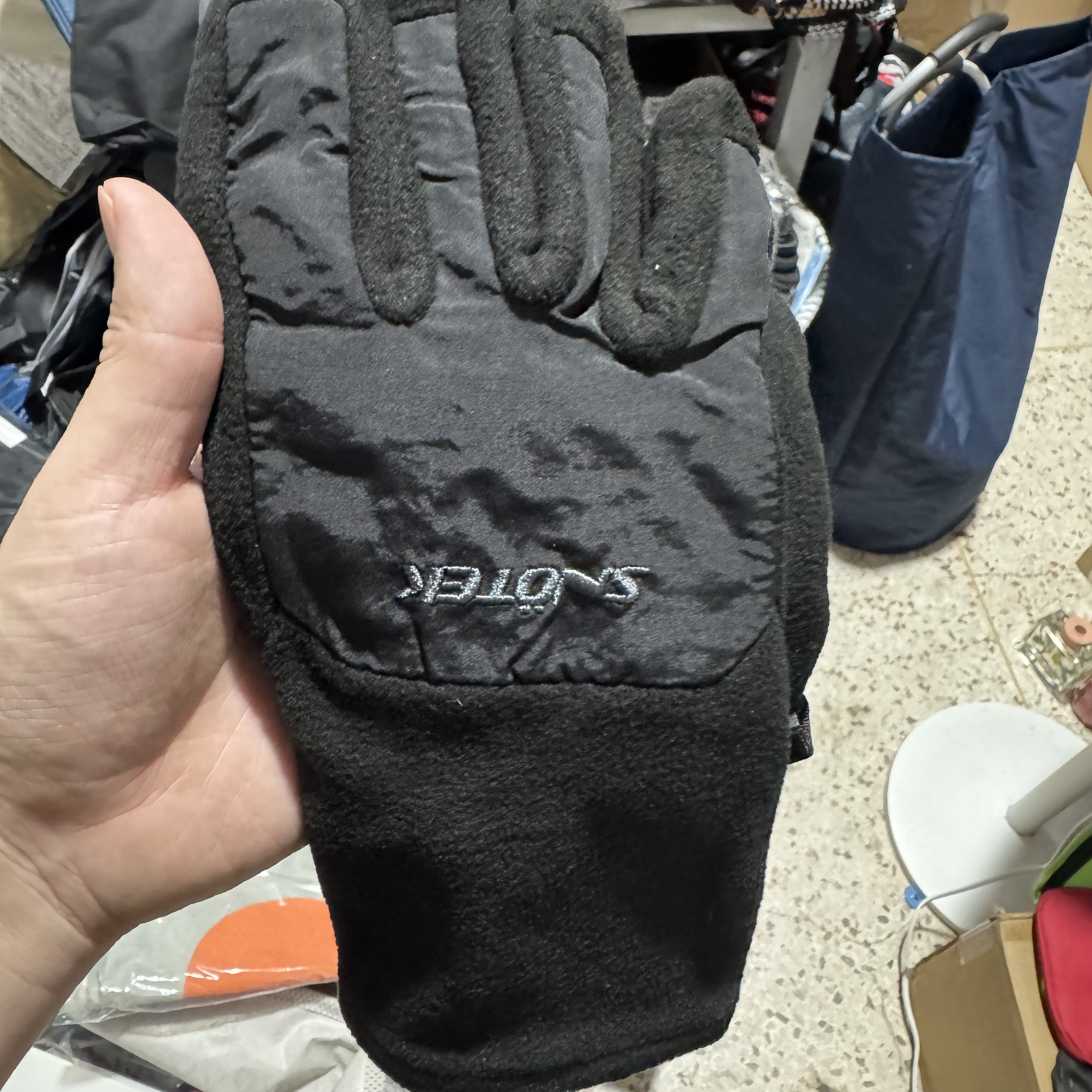 成人均码秋冬黑色手套 ！