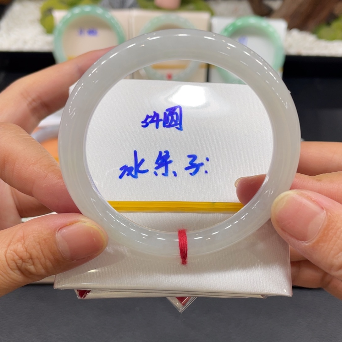 翡翠手镯未镶嵌天然翡翠