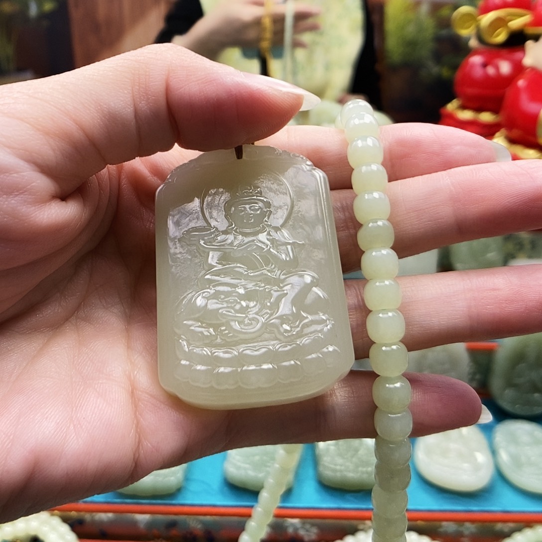 越***！和田玉未镶嵌颈饰