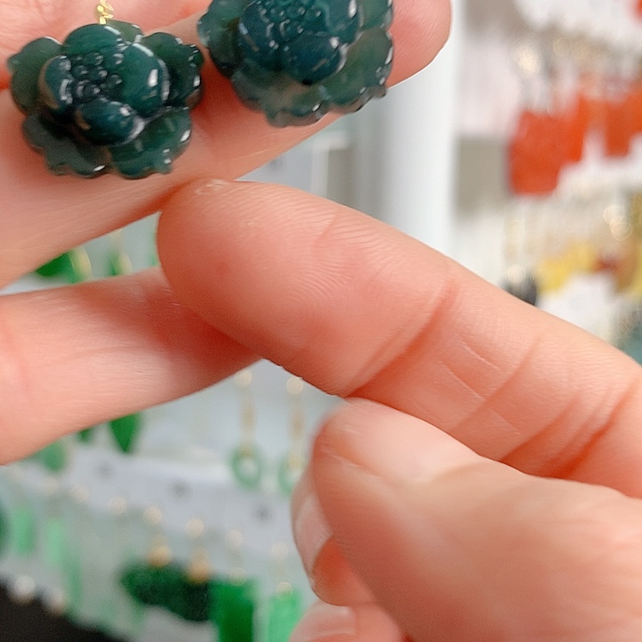 翡翠耳饰未镶嵌翡翠