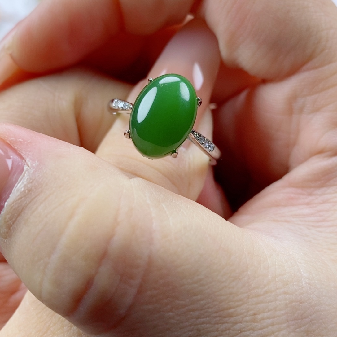 未镶嵌戒指和田玉