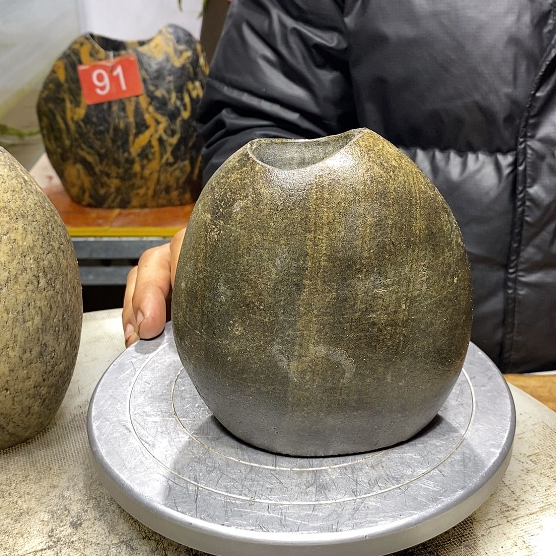 索***墨石头花瓶非常漂亮哦