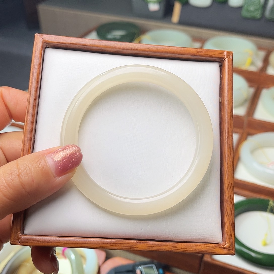 和田玉未镶嵌手镯55.8