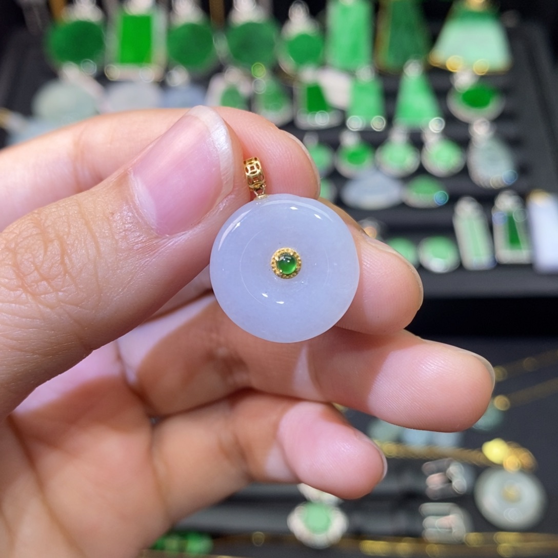 翡翠18K金镶嵌颈饰有纹裂缺爱