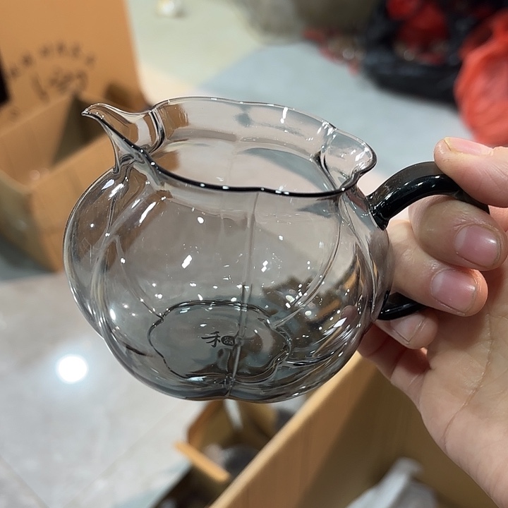 纳福灰。             