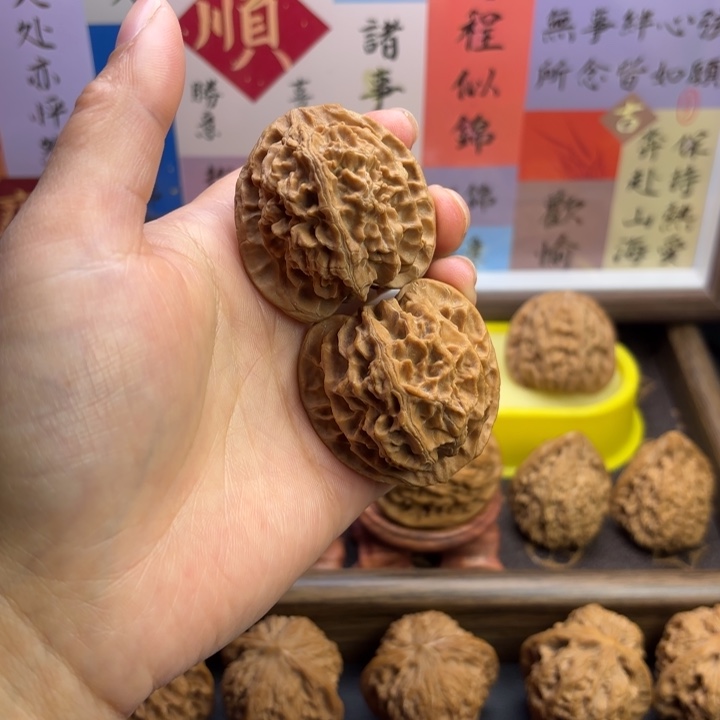 只***、文玩核桃把件全品苹果园