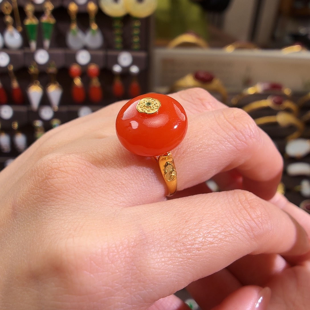 颈饰18K金镶嵌南红玛瑙