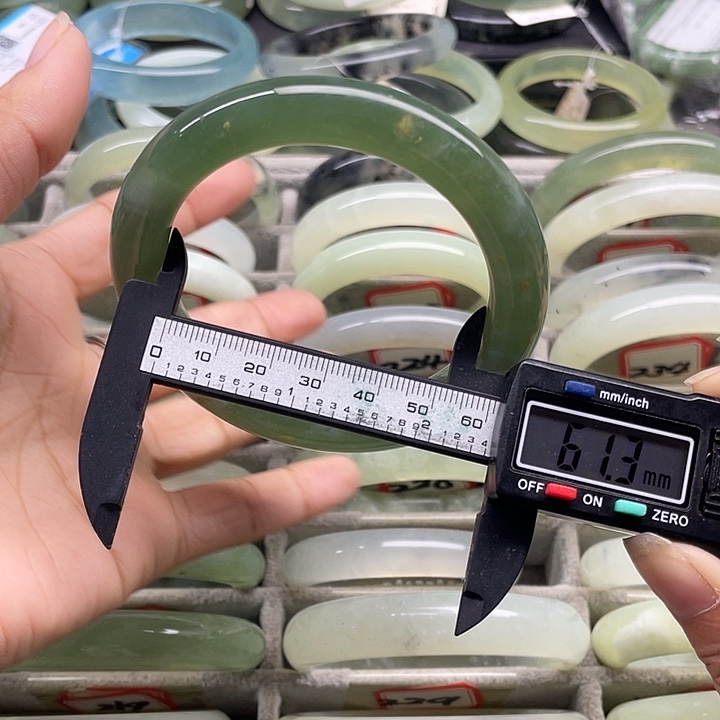 蛇纹石玉未镶嵌手镯214