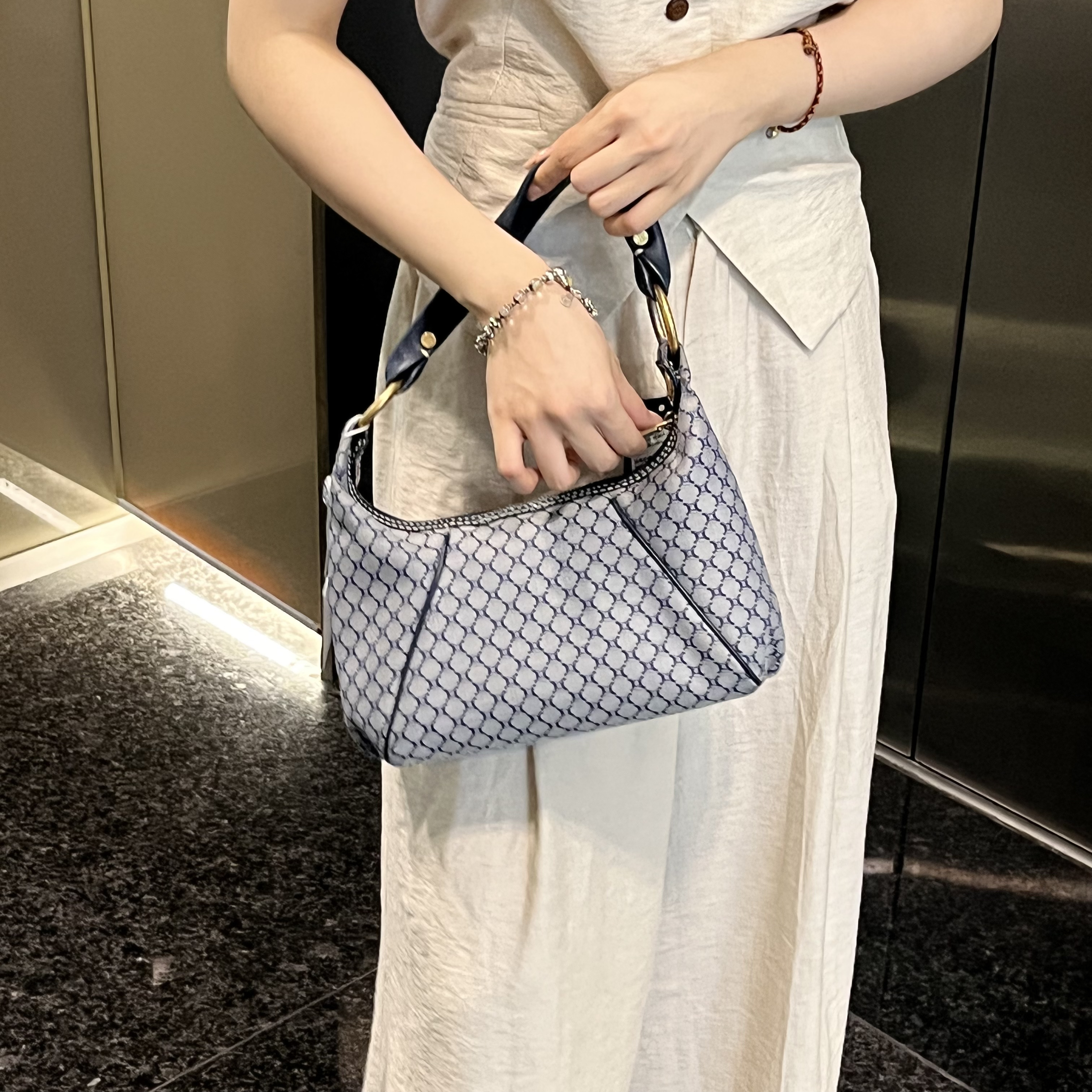 99新 Celine/思琳 95新凯旋门老花腋下包13515526