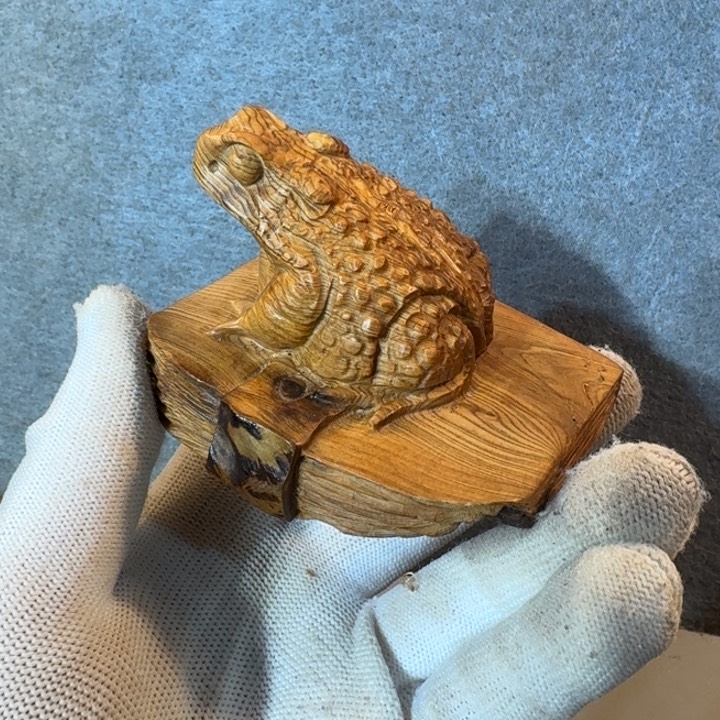 小****）崖柏摆件手把件等