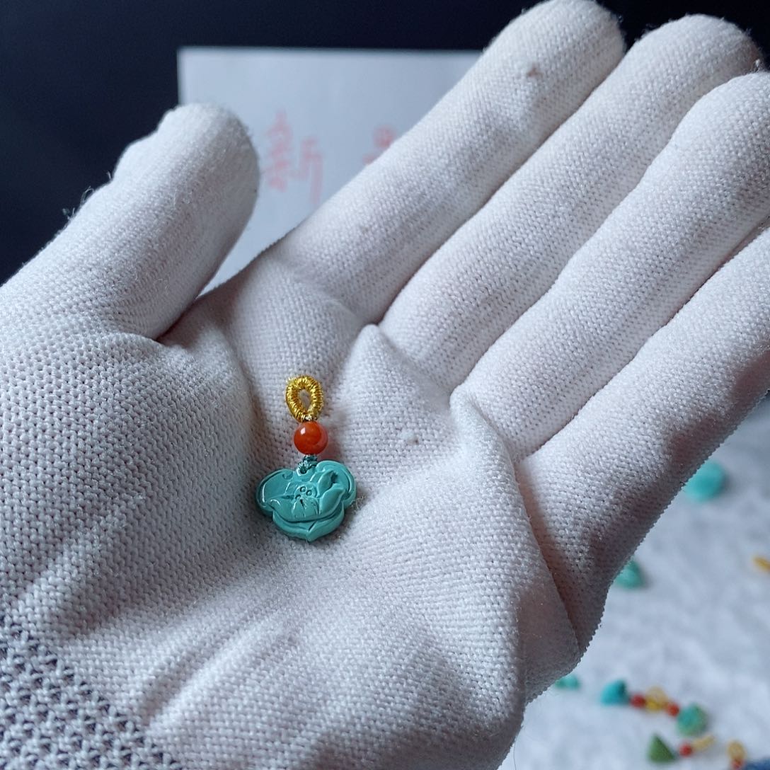 绿松石颈饰未镶嵌