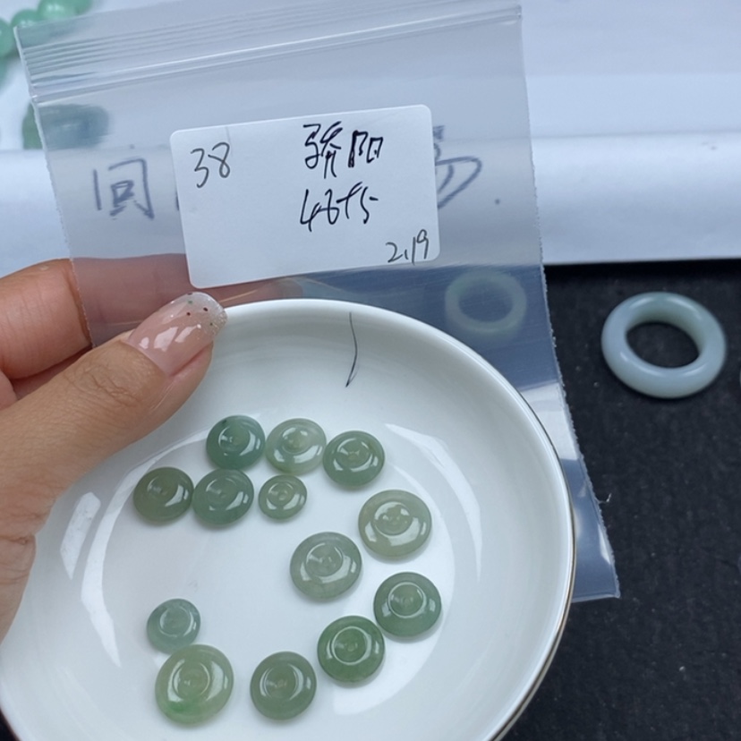 【闪购商品】翡翠颈饰未镶嵌骄**花
