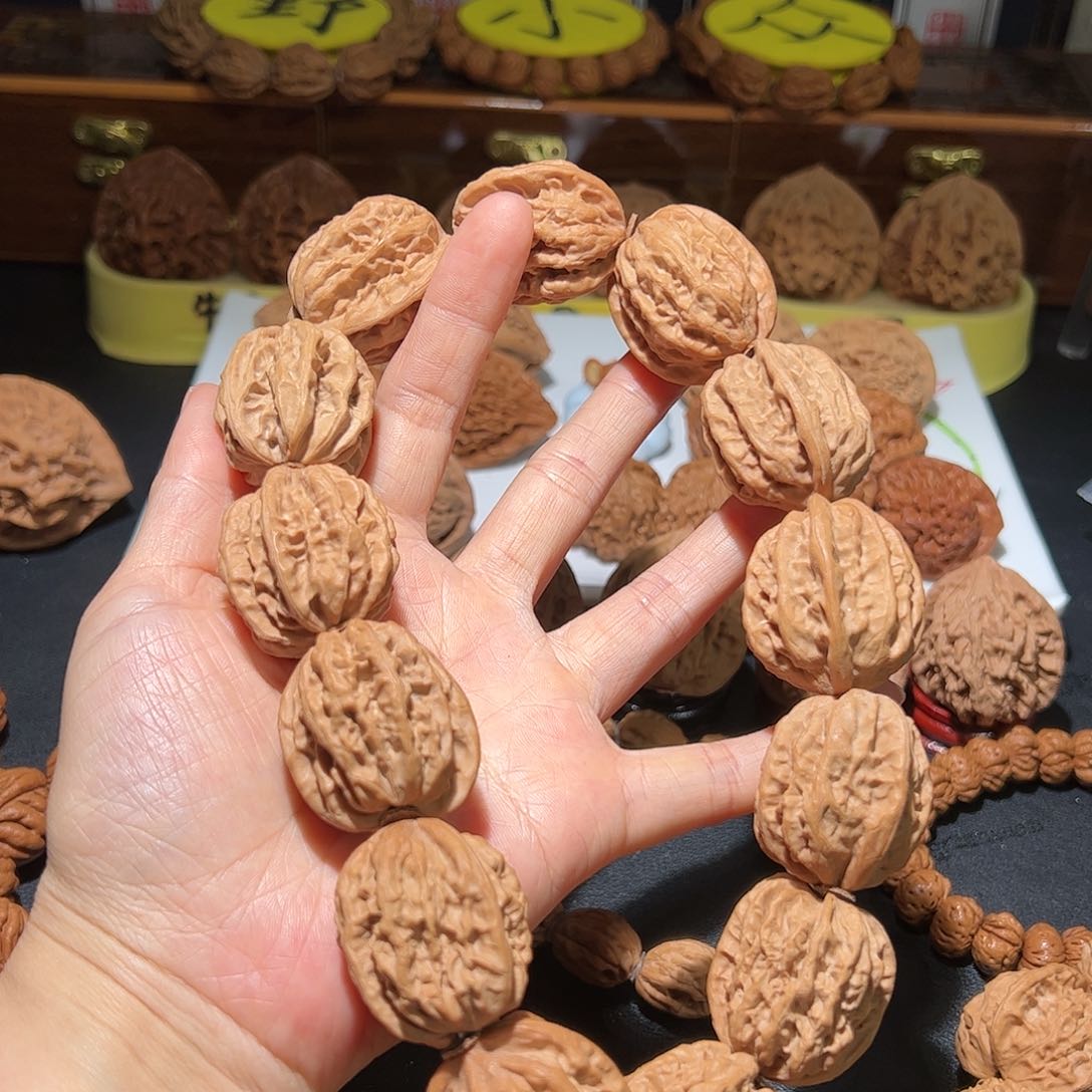 文玩核桃把件九纹龙手持