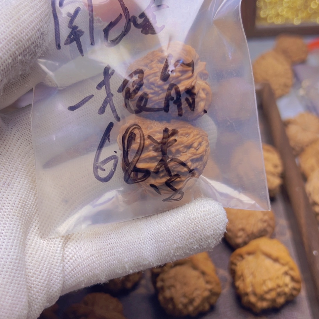H***涛瑞麟文玩核桃南疆石
