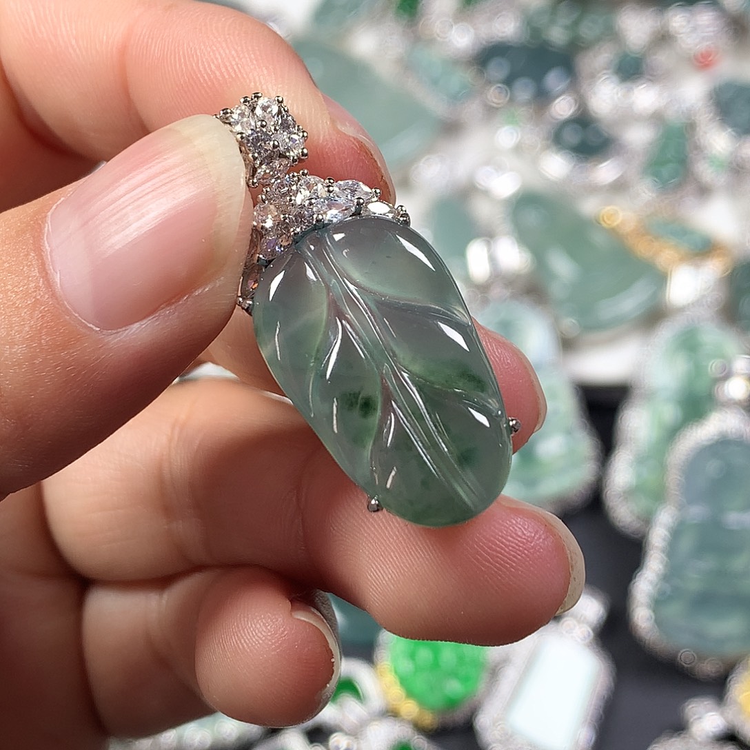 翡翠未镶嵌颈饰叶子